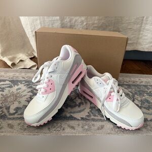 New in box NWT Women’s NIKE Air Max 90 Sneakers Shoes Size 6.5 pink white grey
